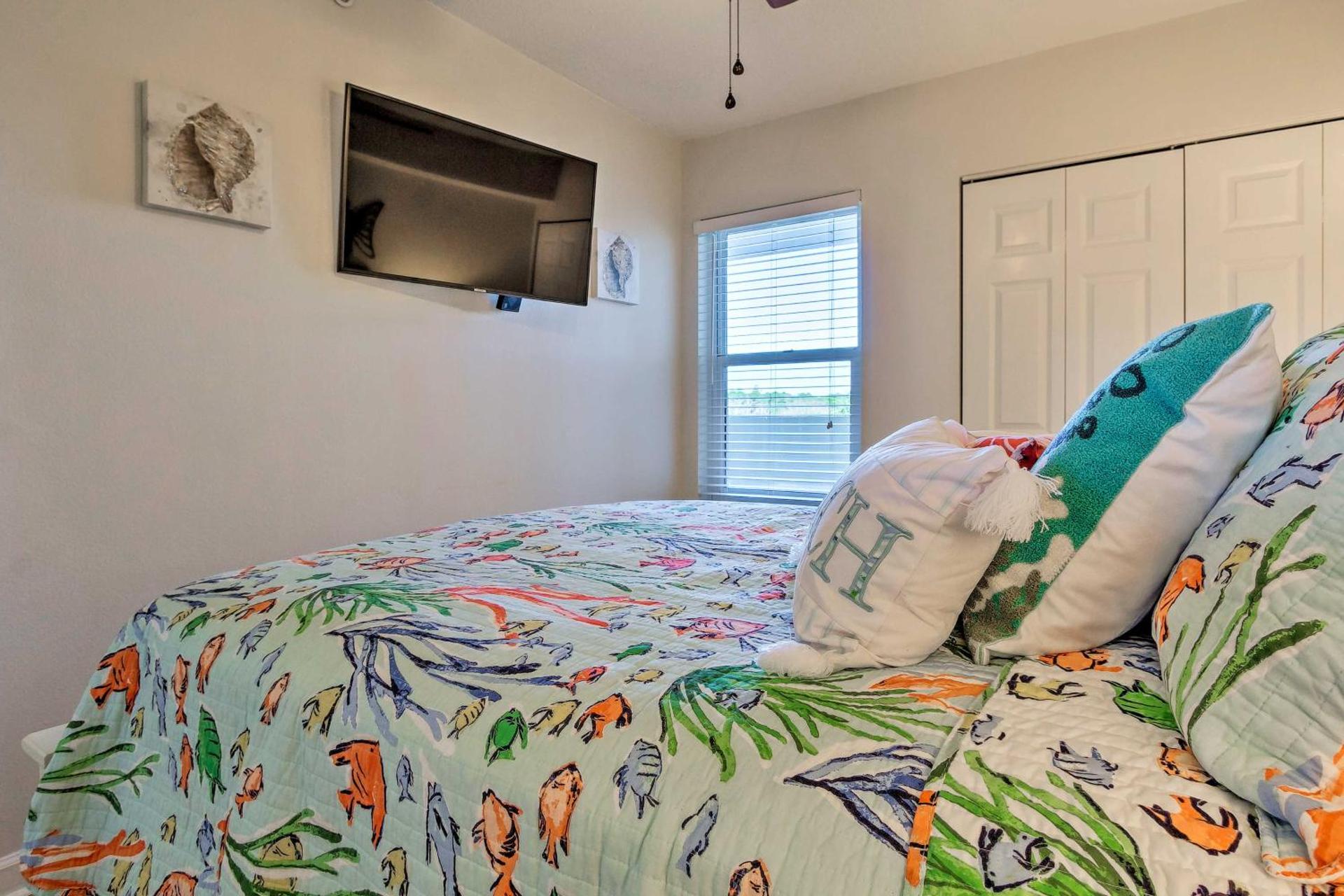Snowbirds Retreat Walkable Destin Condo with View!
