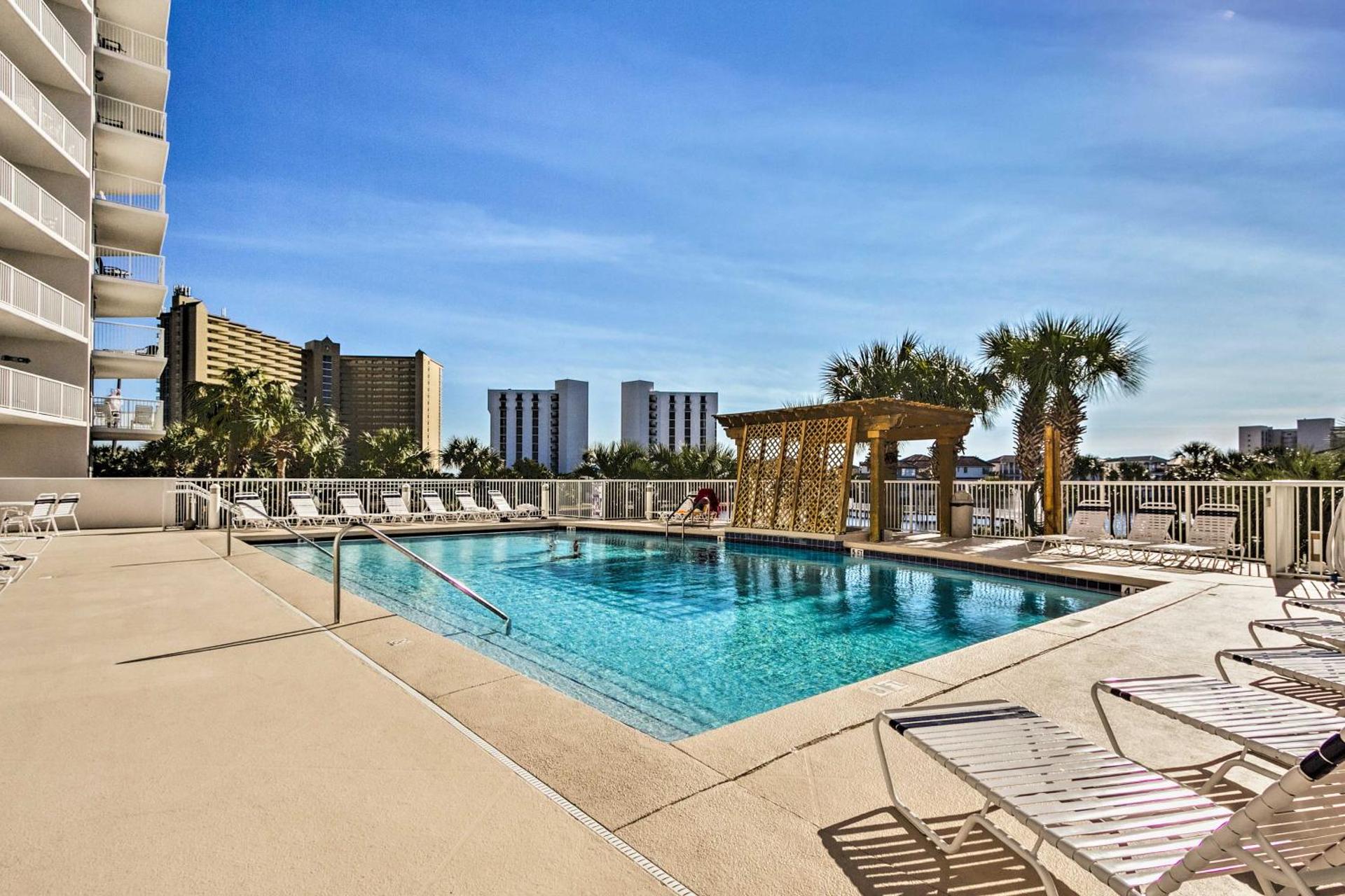 Snowbirds Retreat Walkable Destin Condo with View!