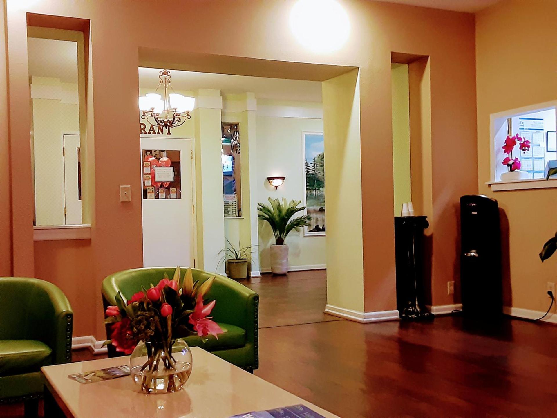 Communal lounge/ TV room