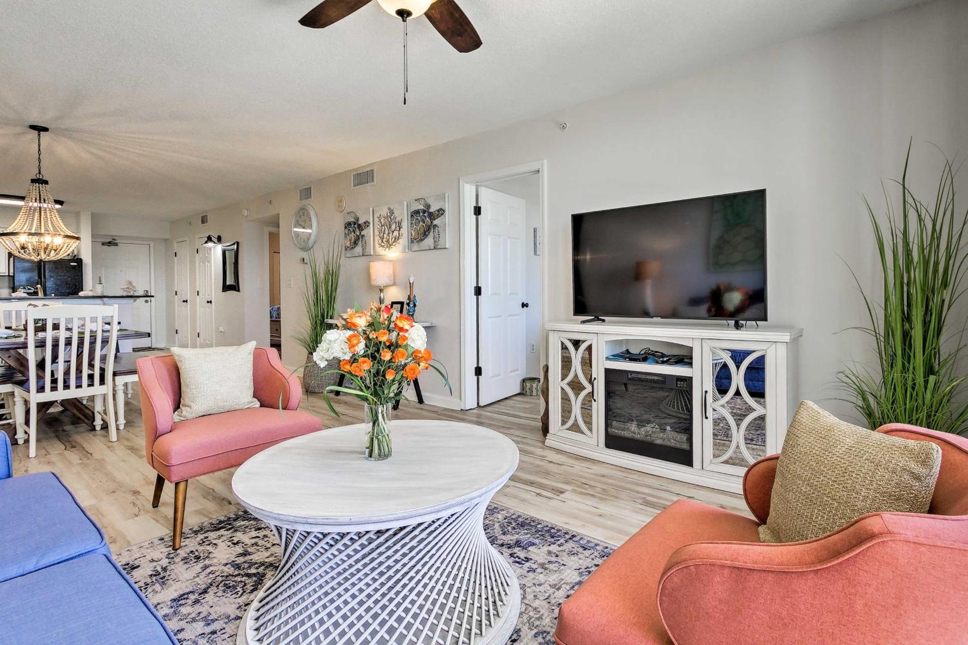 Snowbirds Retreat Walkable Destin Condo with View!