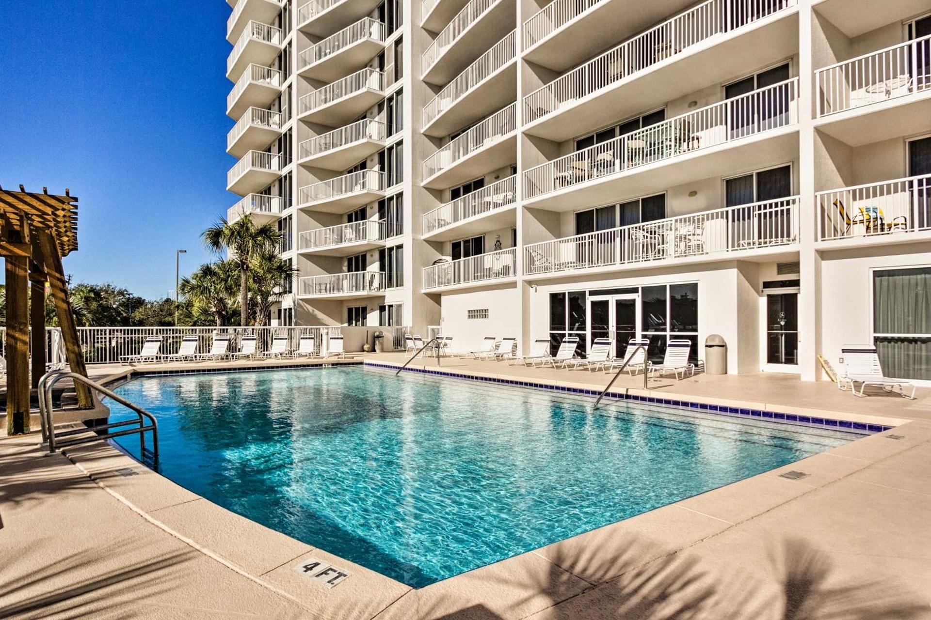 Snowbirds Retreat Walkable Destin Condo with View!