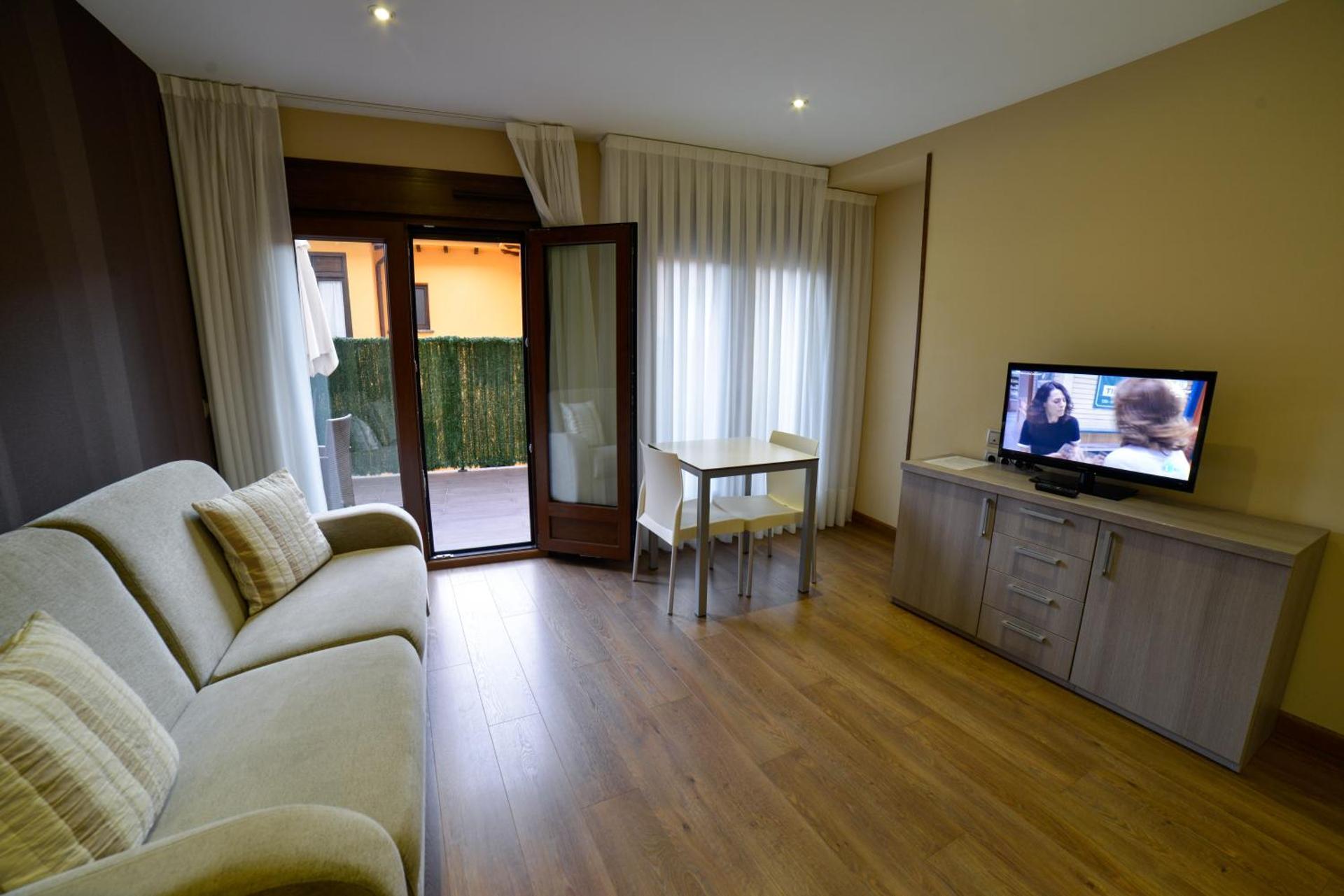 Communal lounge/ TV room