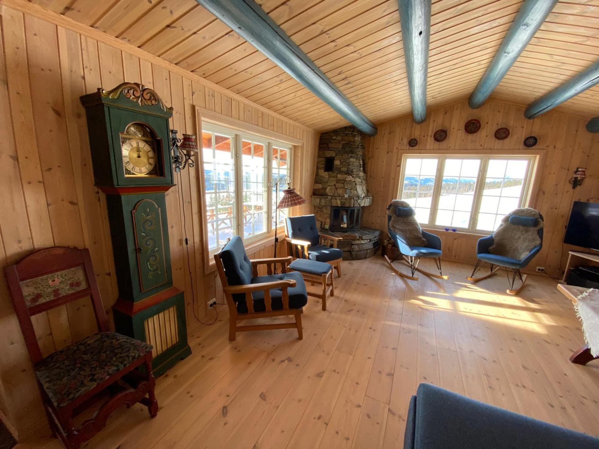 Communal lounge/ TV room