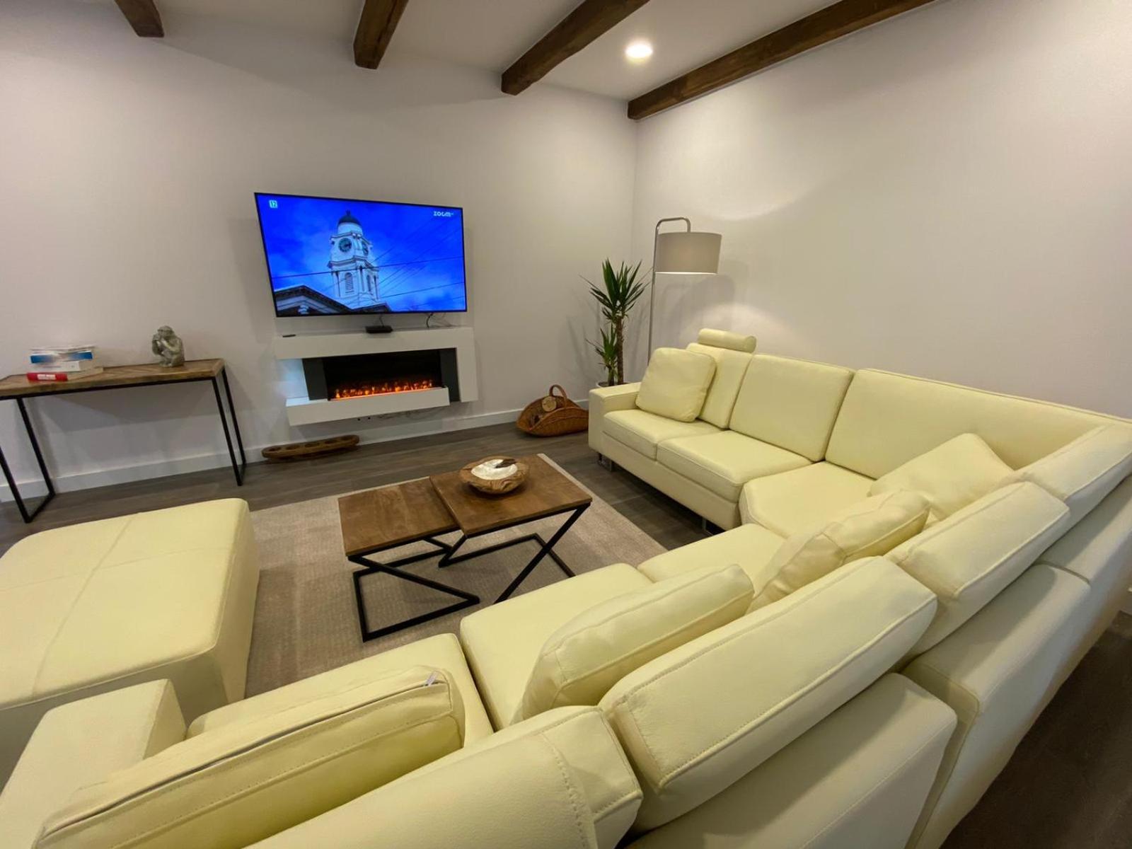 Luksusowa Willa pod Lasem, Otwock - Shared garden, sauna, wood hot tub! Hot tub seasonal!