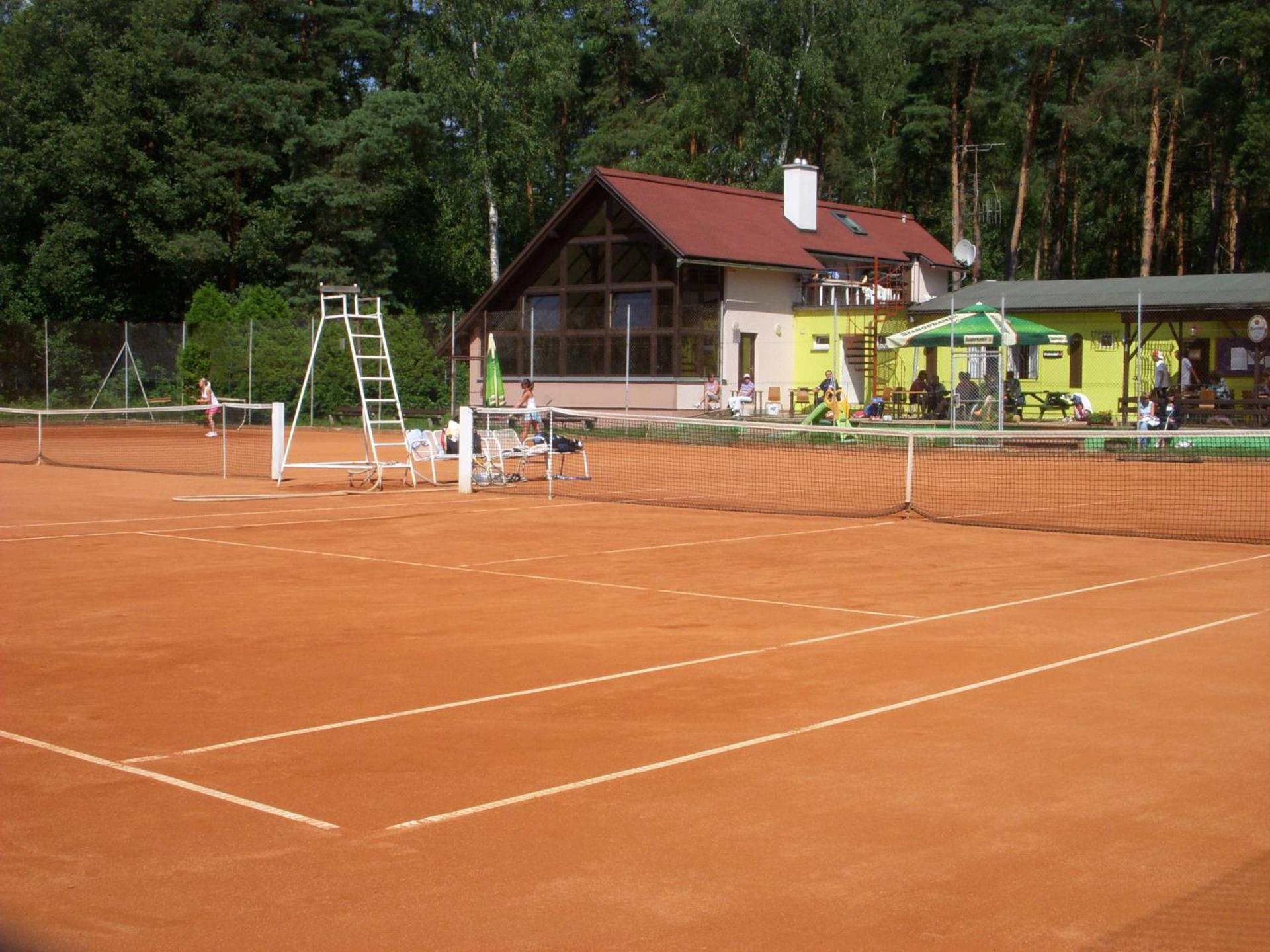 Tennis court