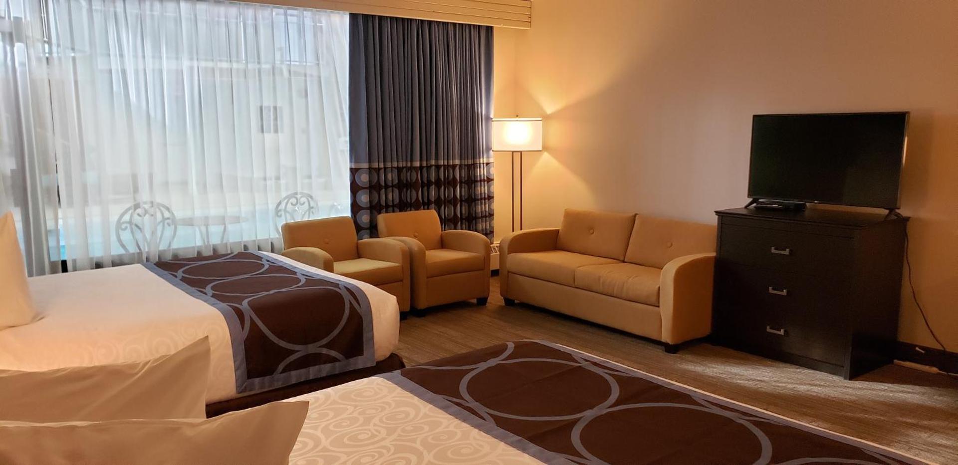 Queen Suite with Two Queen Beds and Pool View - Non-Smoking