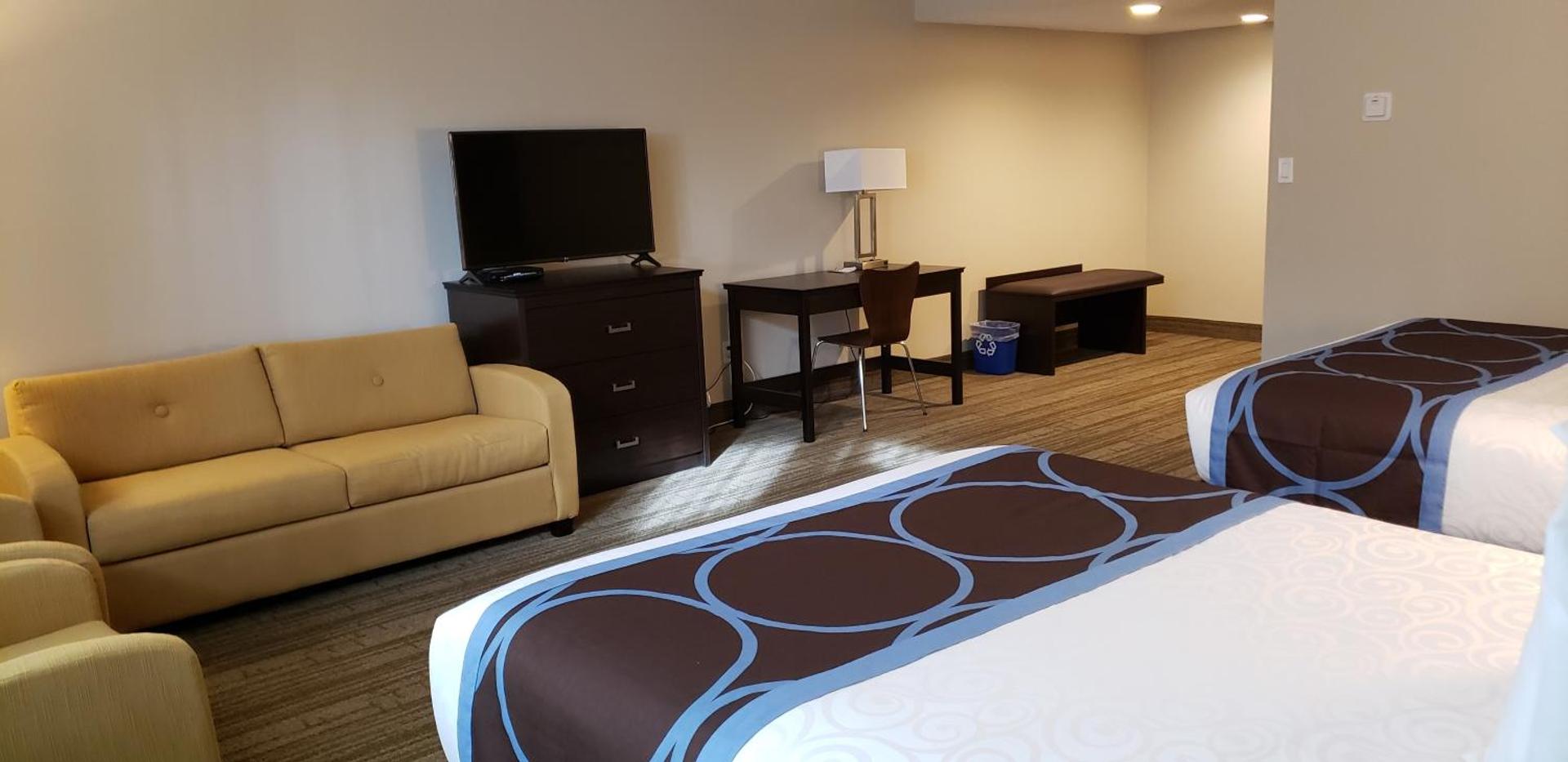 Queen Suite with Two Queen Beds and Pool View - Non-Smoking