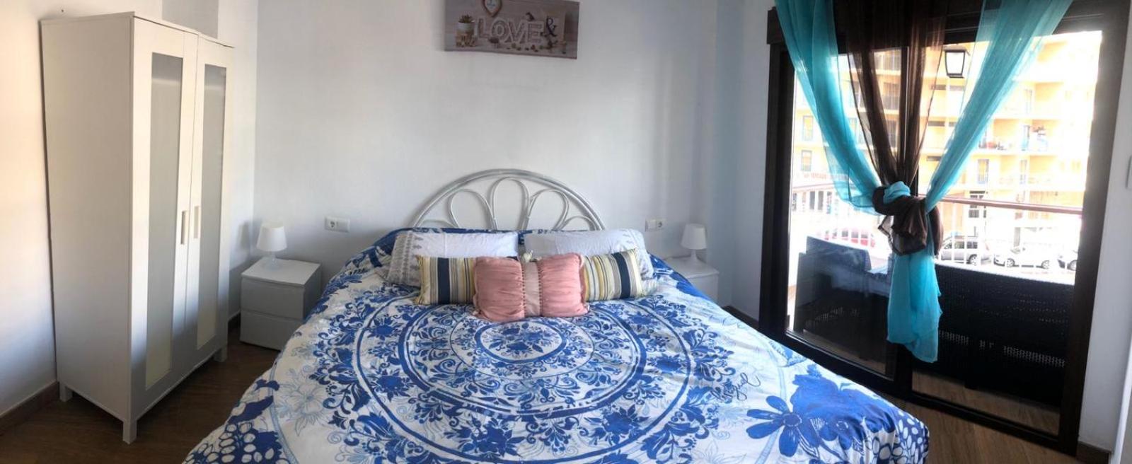 Coqueto apartamento en Puerto Marina con piscina