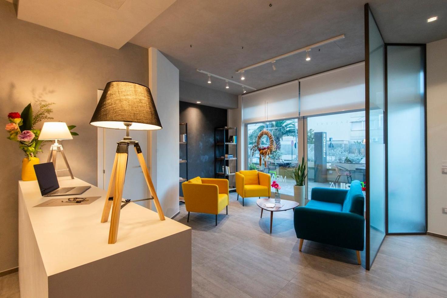 Communal lounge/ TV room