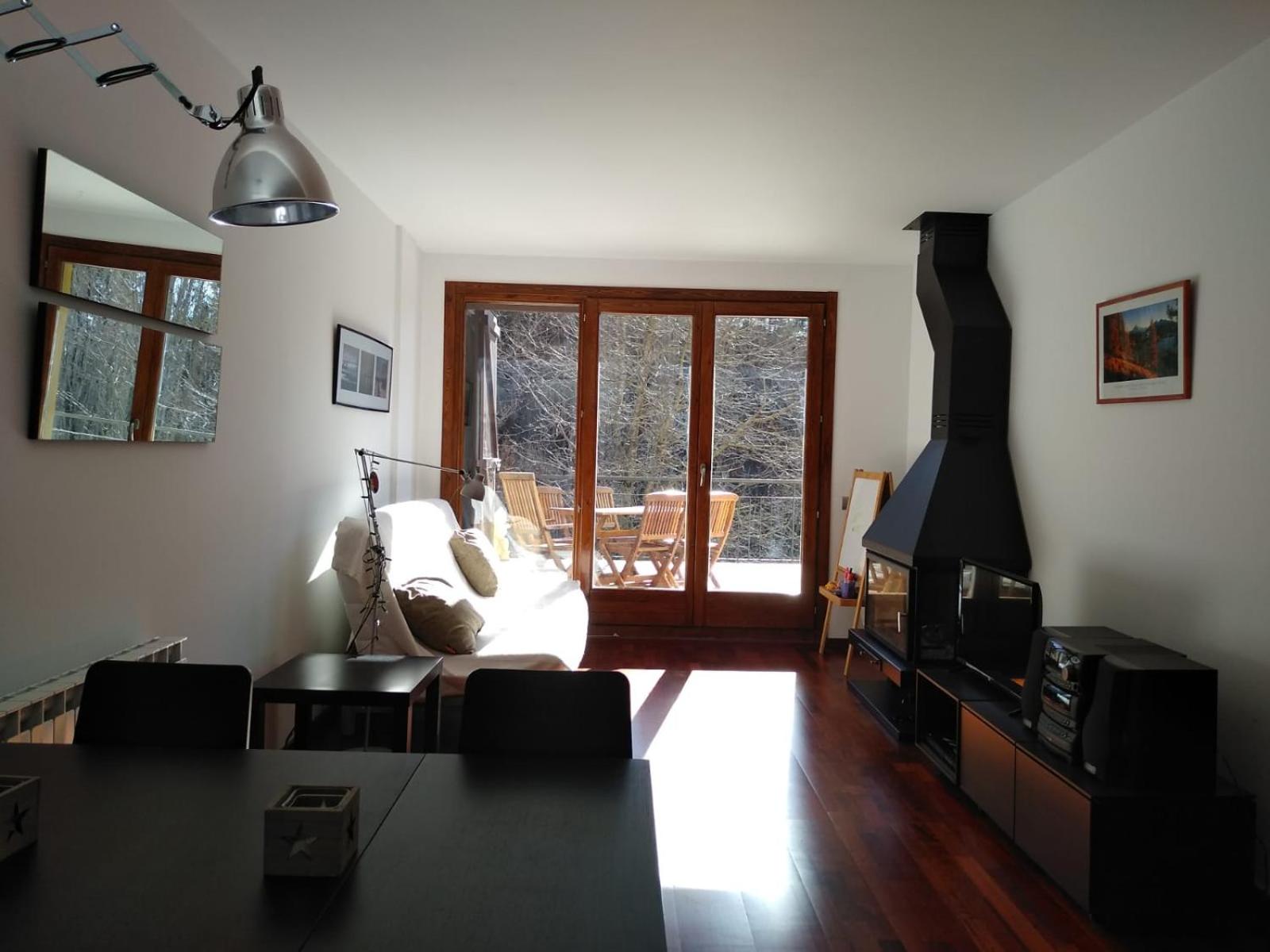 Apartament amb pati a la Vall Fosca, tranquilitat i bones vistes