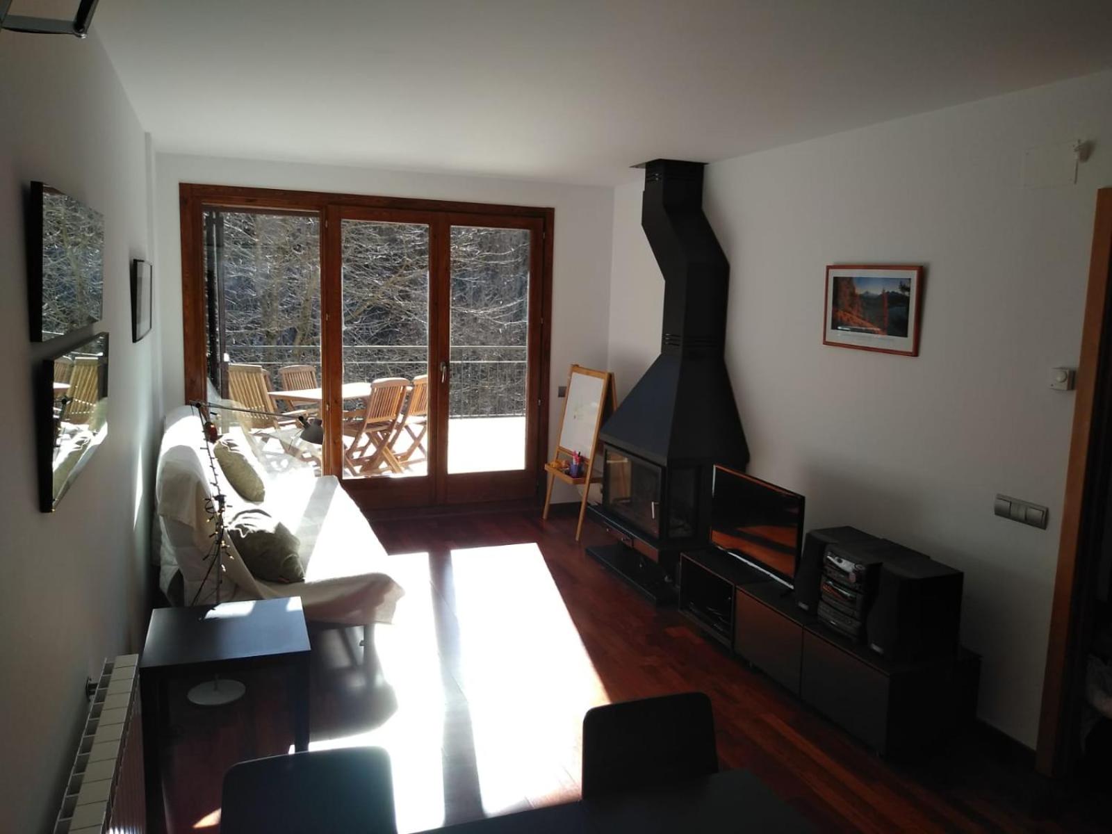 Apartament amb pati a la Vall Fosca, tranquilitat i bones vistes