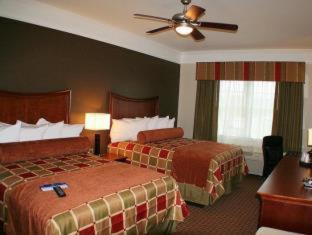 Queen Room with Two Queen Beds and Bath Tub - Disability Access/Non-Smoking 