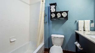 Two-Bedroom King and Queen Suite with Bath Tub and Sofa Bed - Disability Access/Non-Smoking