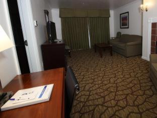 King Room with Roll-in Shower - Disability Access/Non-Smoking