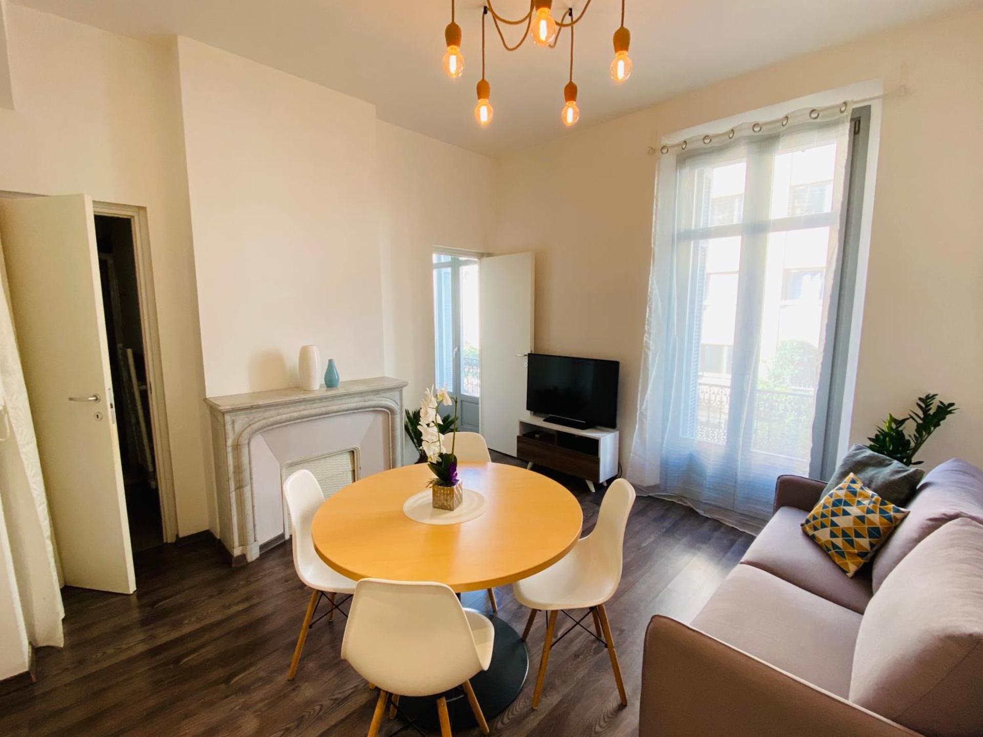 Communal lounge/ TV room