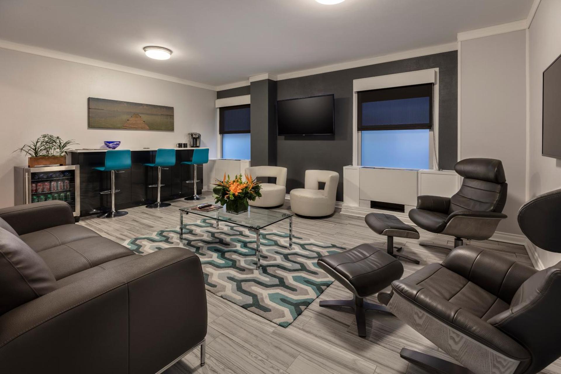 Communal lounge/ TV room