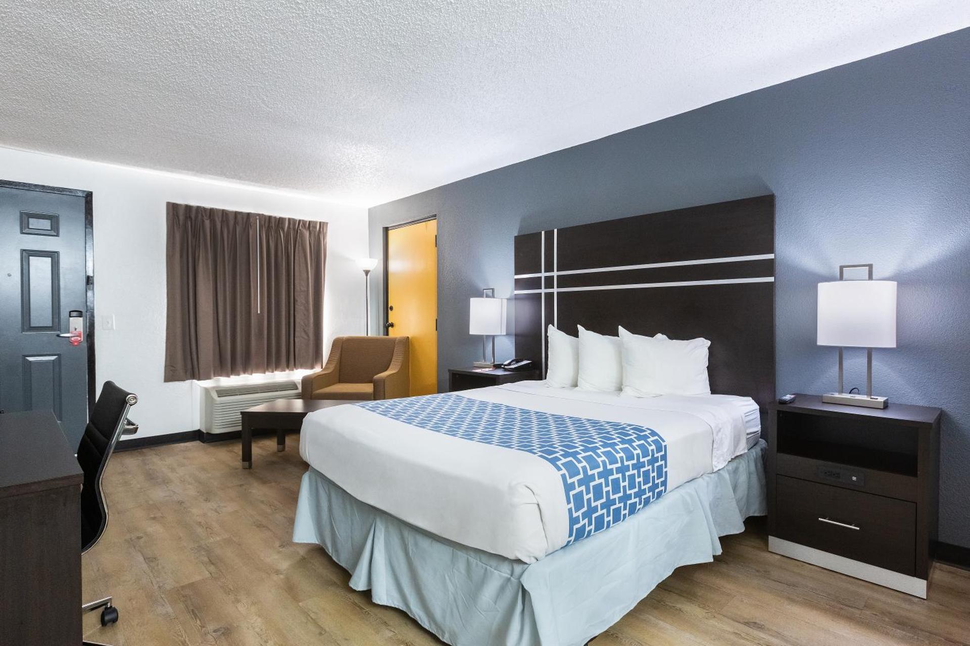 Queen Room - Non-Smoking