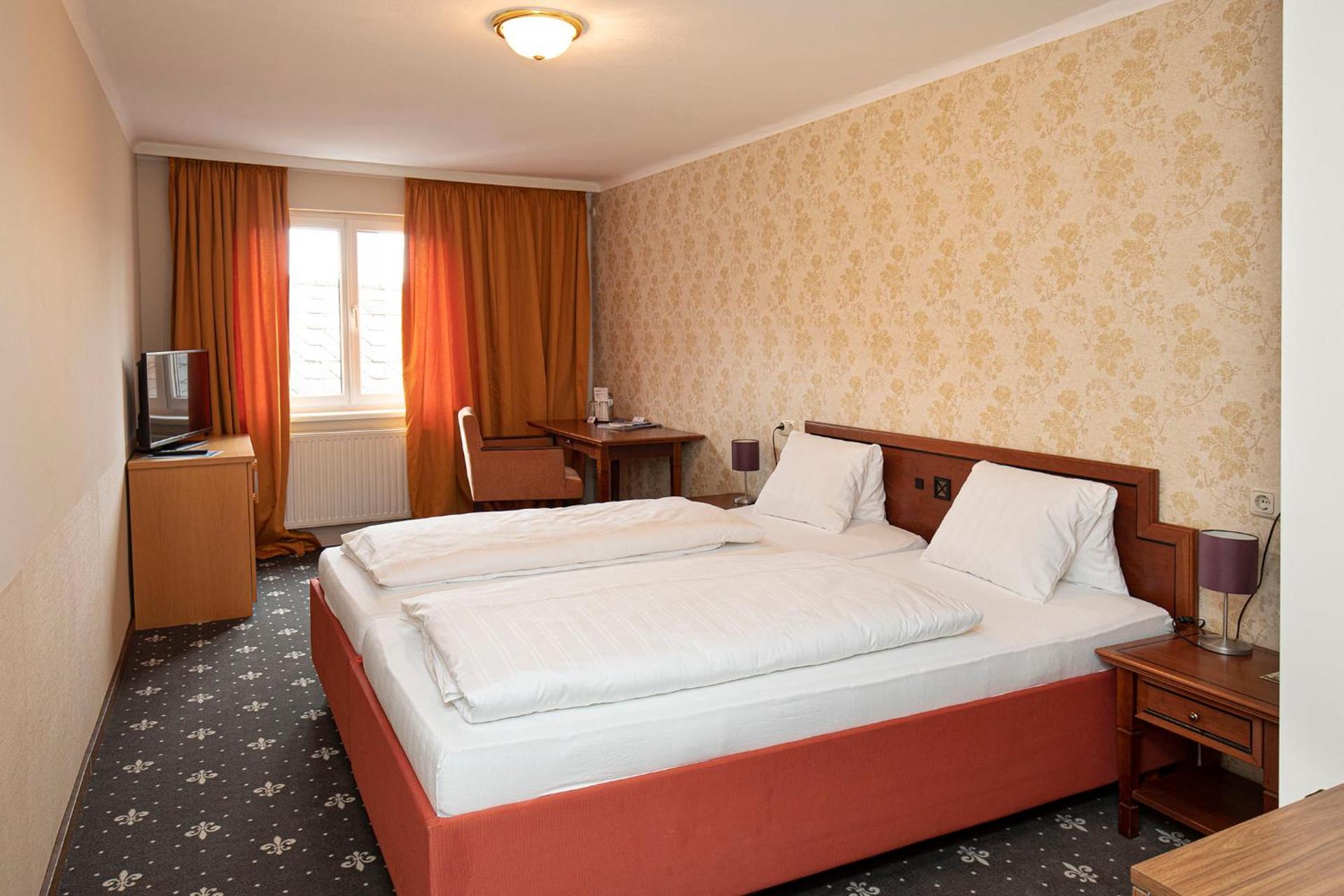 Keramikhotel Goldener Brunnen