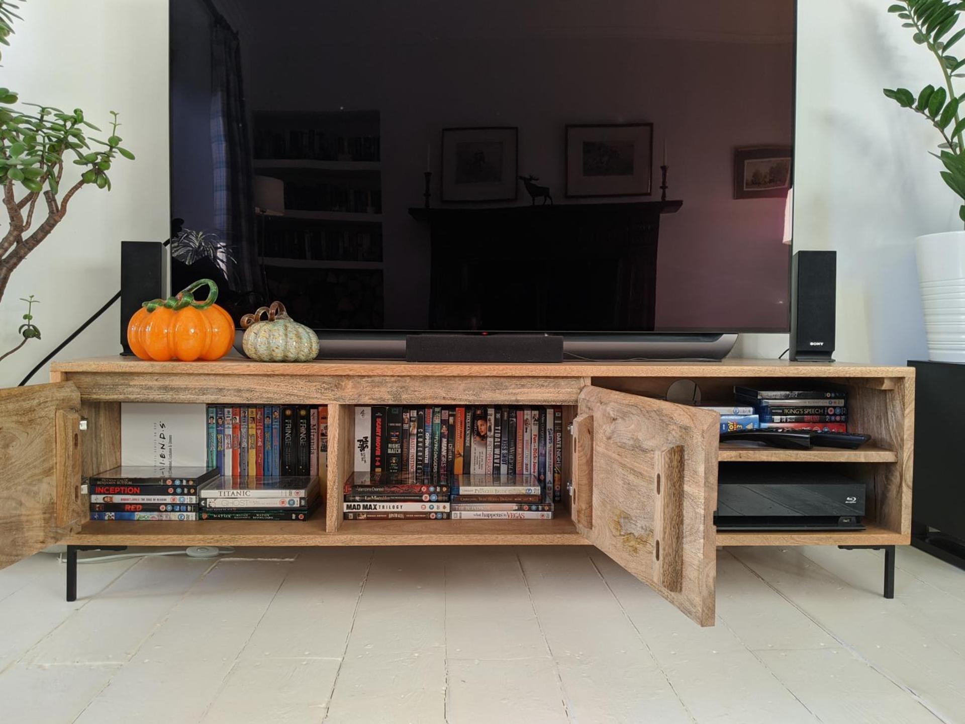 Central Hawick spacious stylish flat with log burner