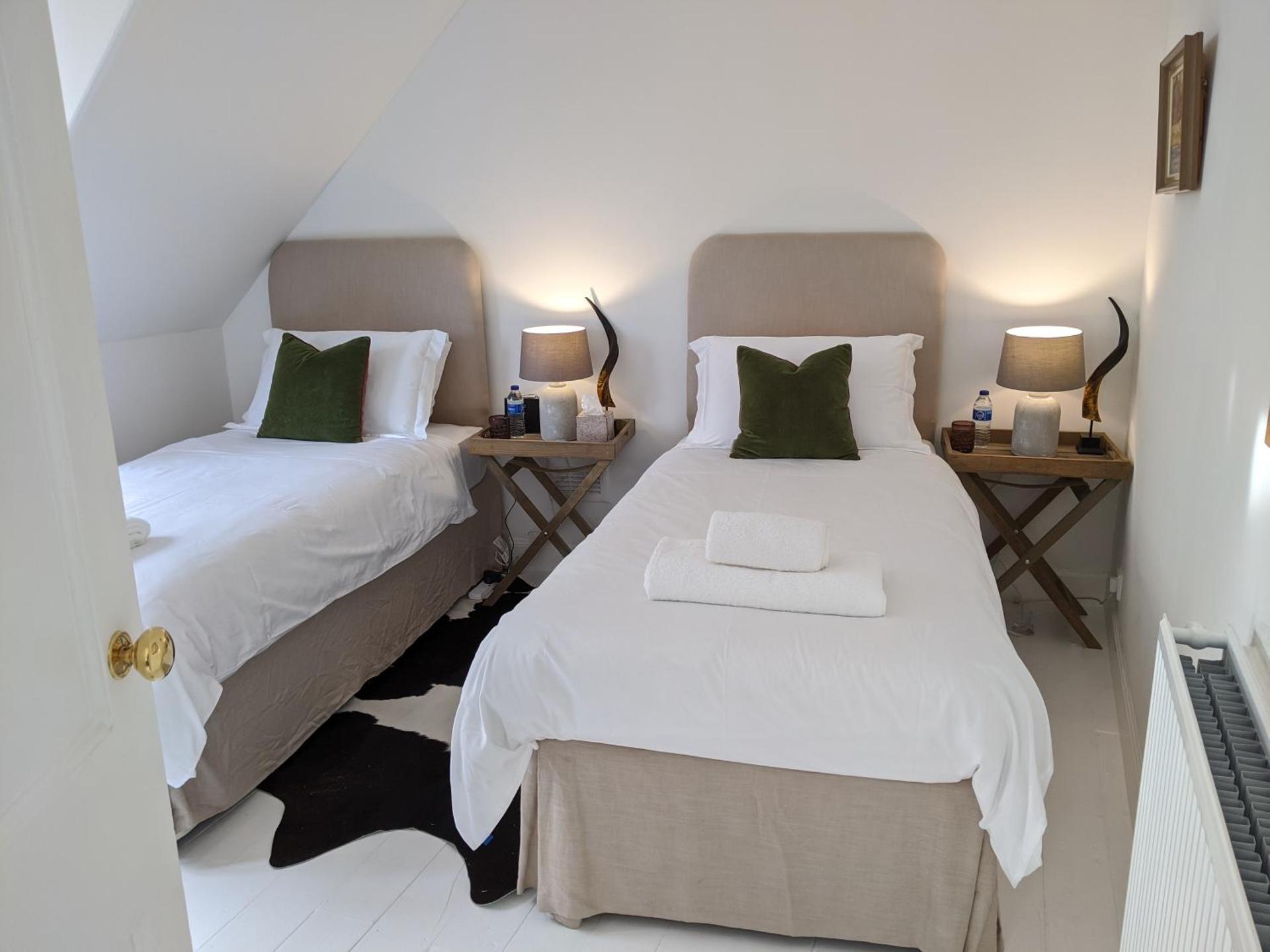 Central Hawick spacious stylish flat with log burner