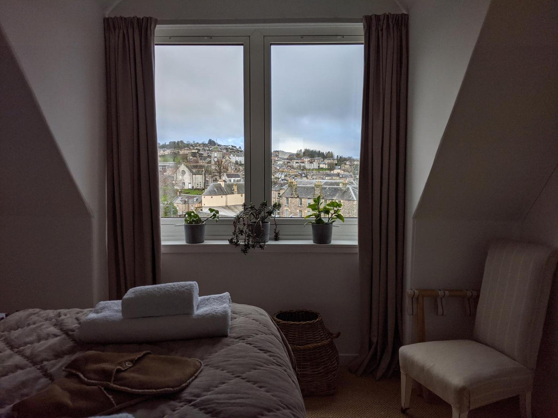 Central Hawick spacious stylish flat with log burner