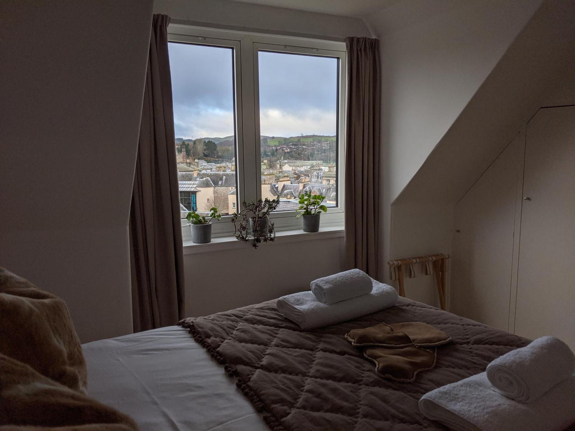 Central Hawick spacious stylish flat with log burner