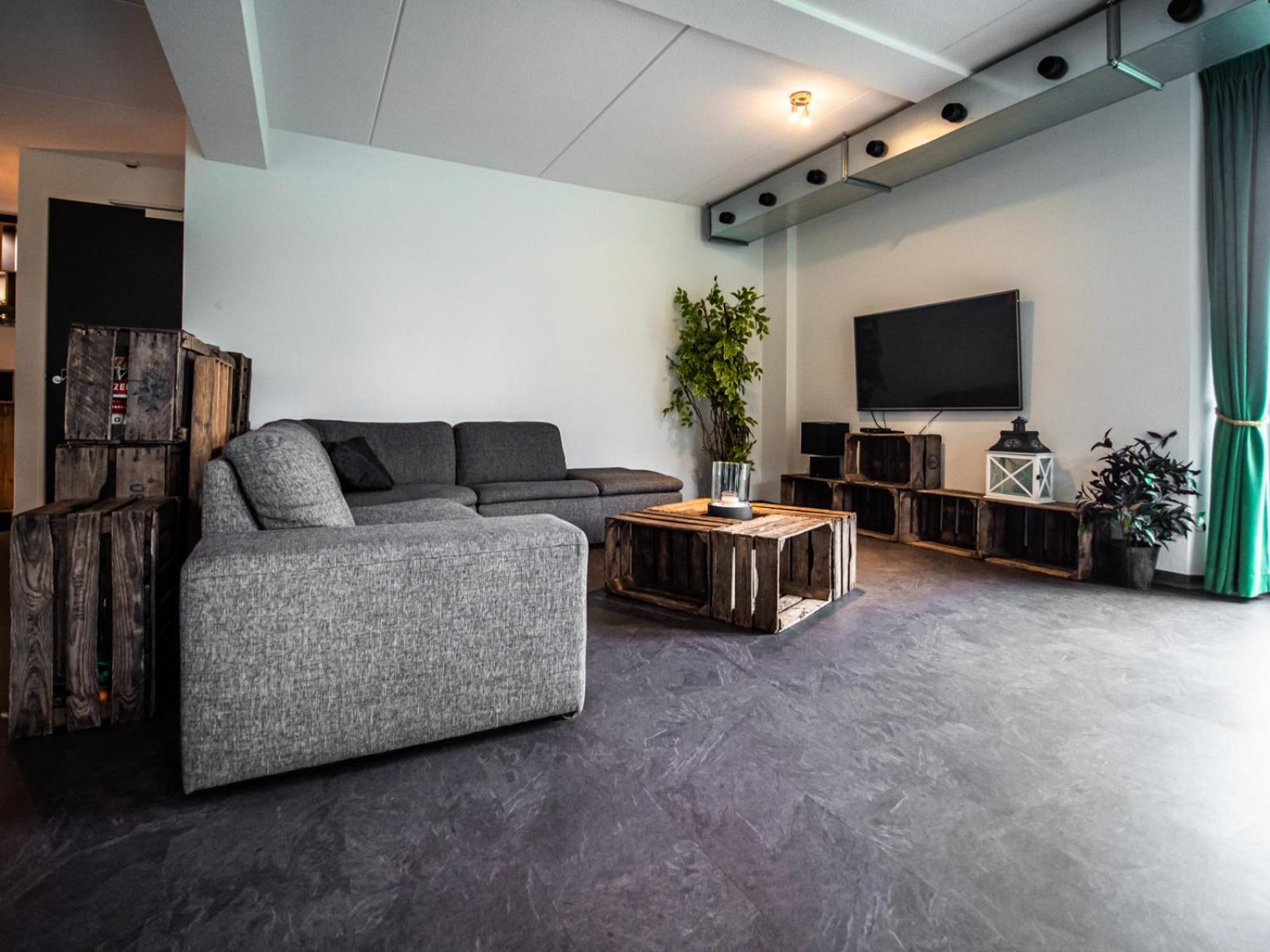 Communal lounge/ TV room