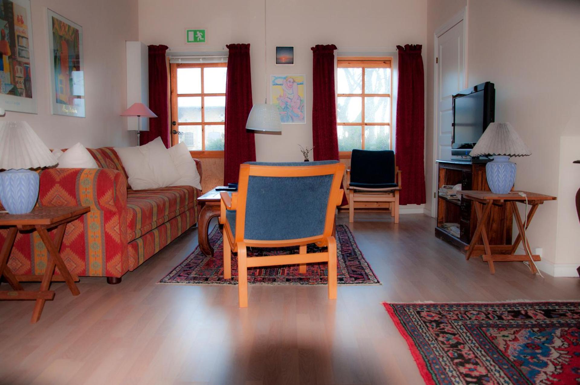 Communal lounge/ TV room