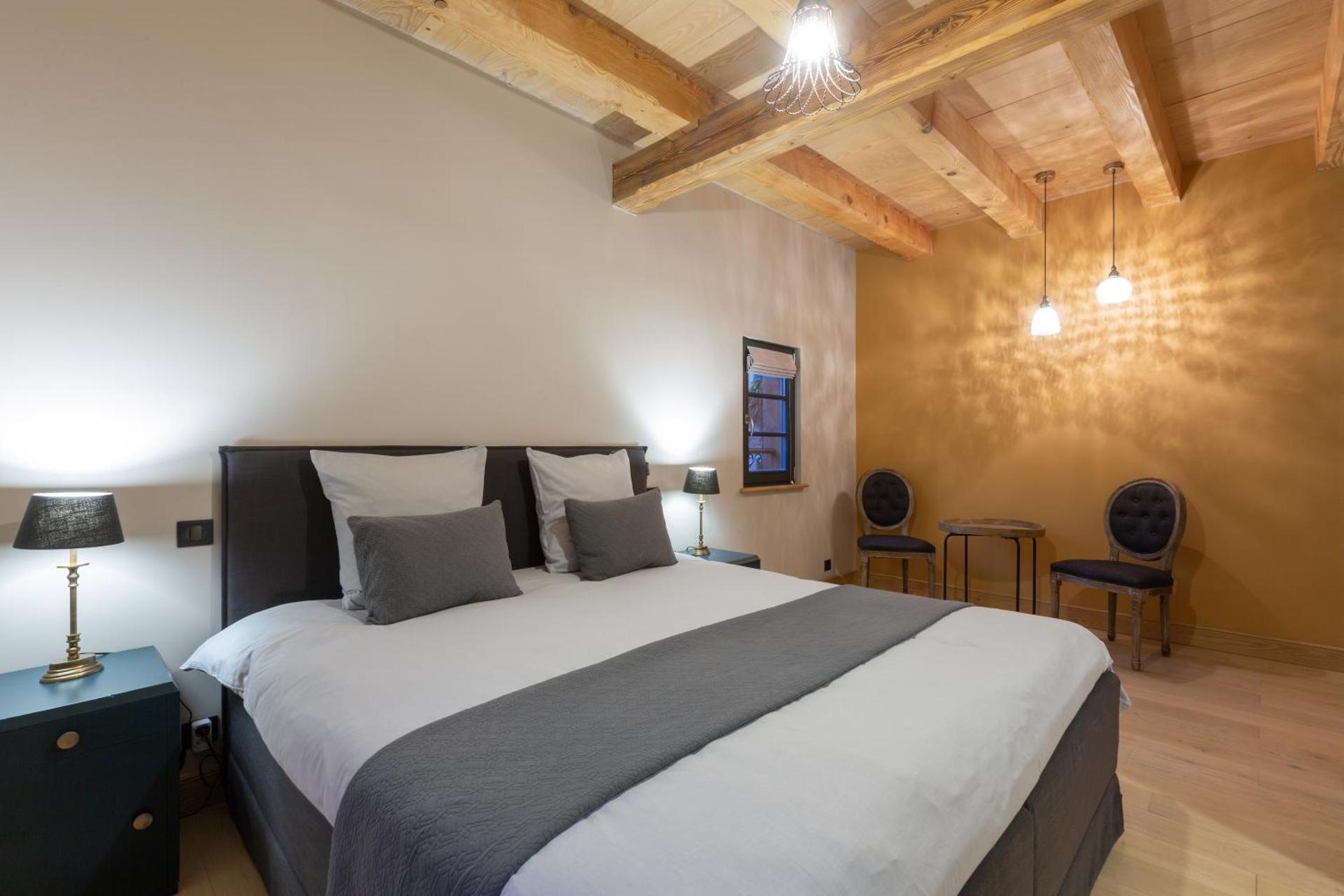 LA DEPENDANCE D'ELISA