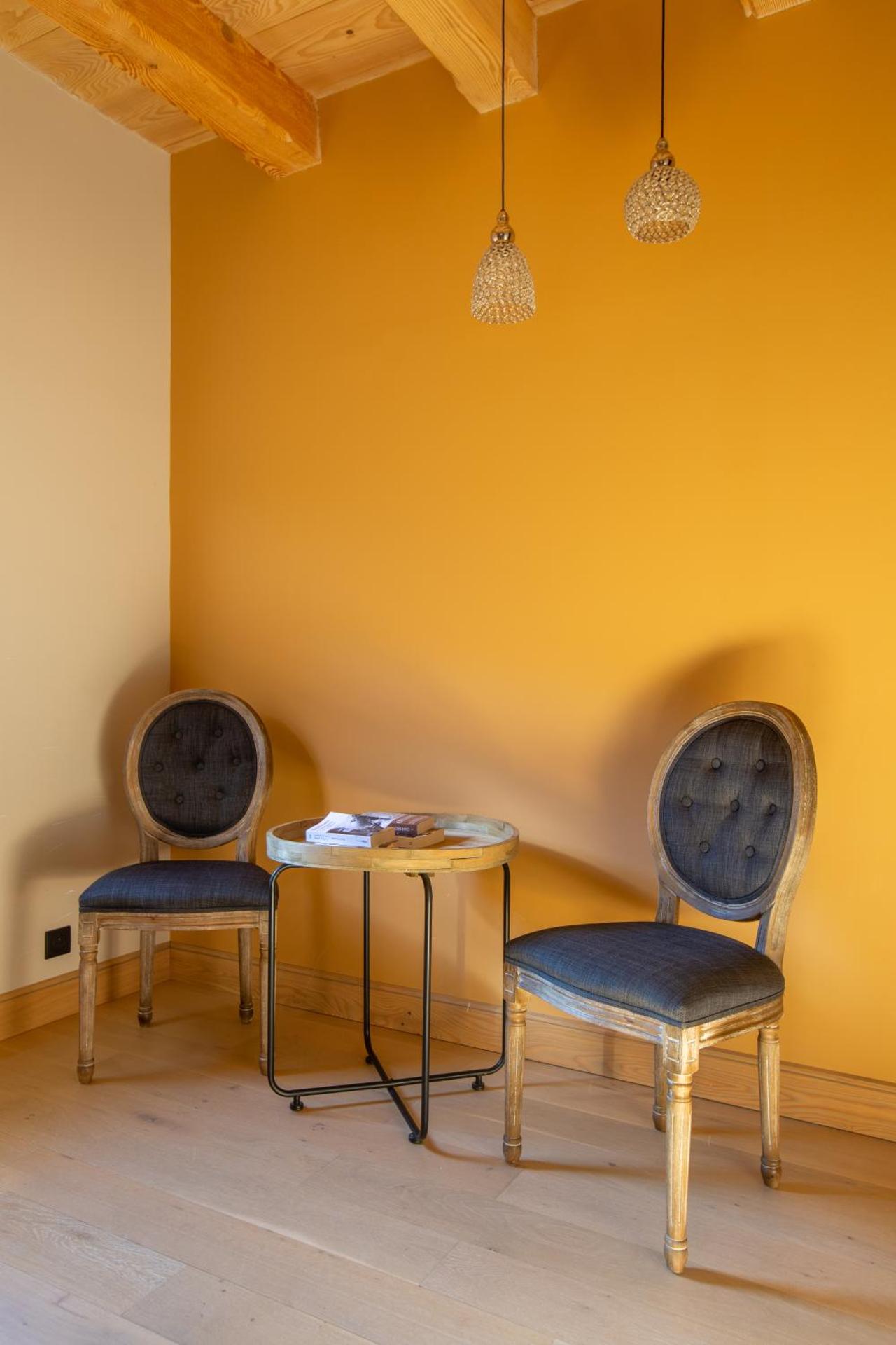 LA DEPENDANCE D'ELISA