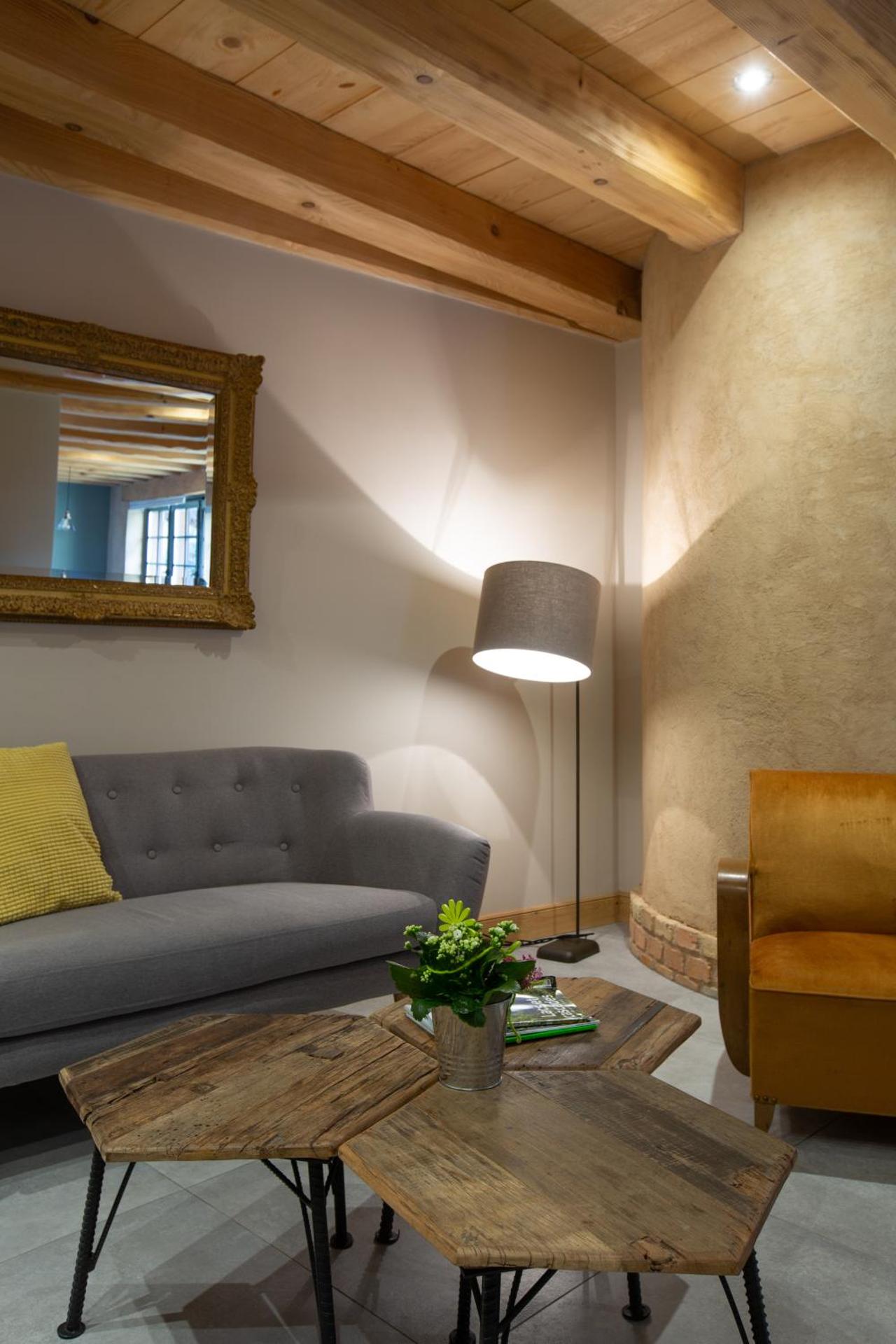 LA DEPENDANCE D'ELISA