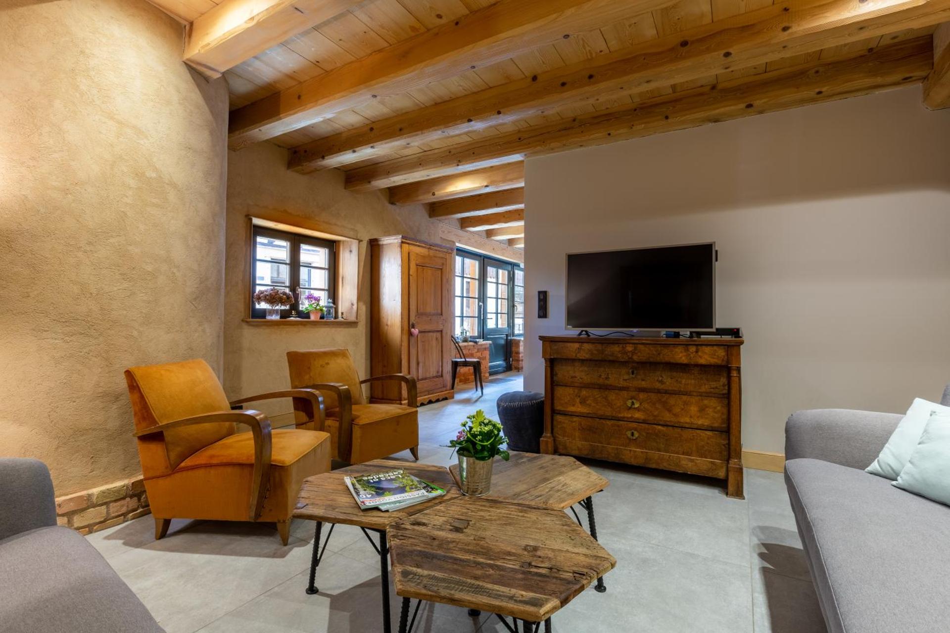 LA DEPENDANCE D'ELISA