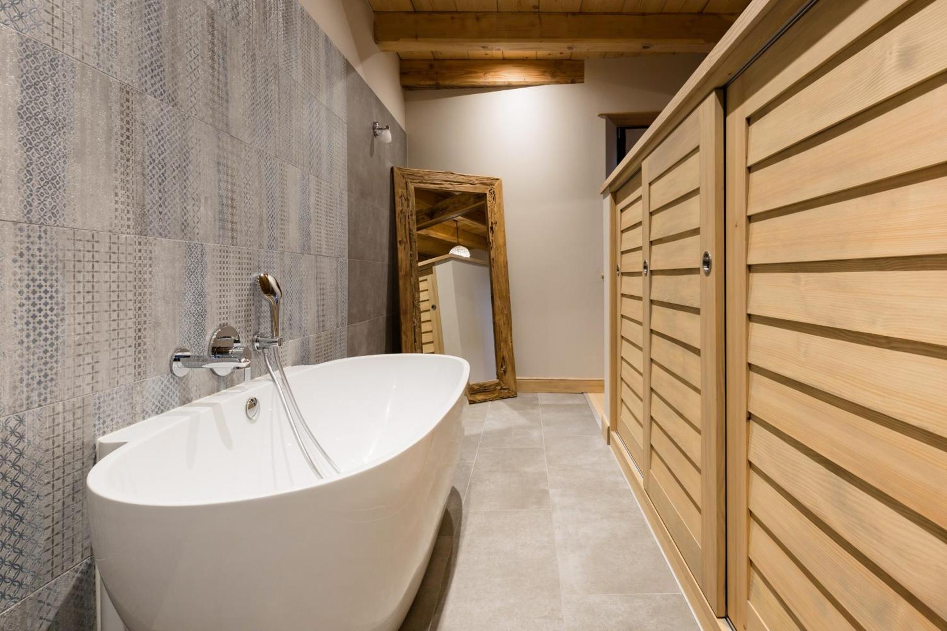 LA DEPENDANCE D'ELISA