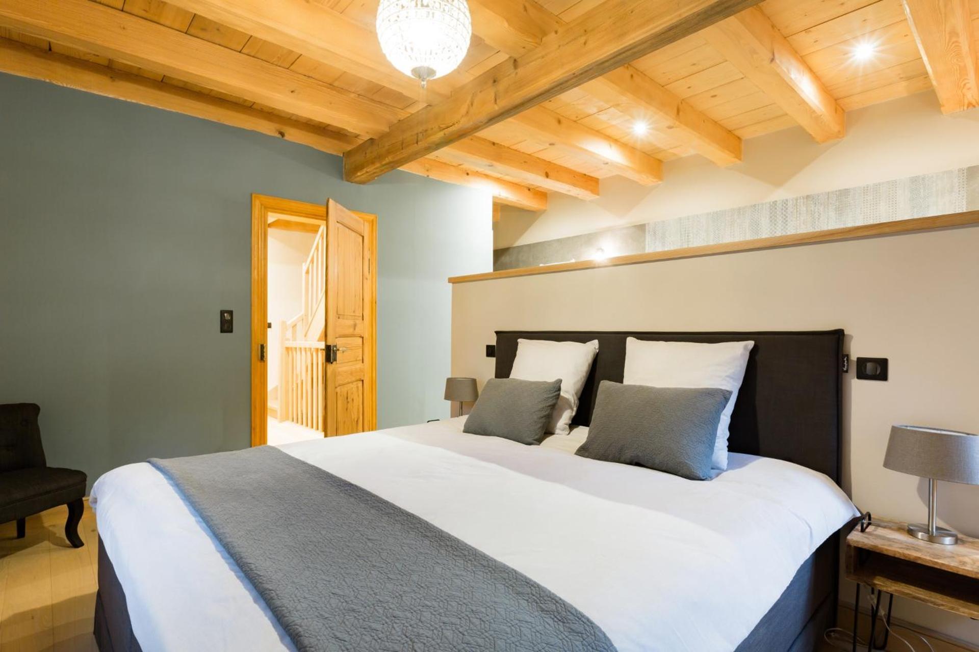 LA DEPENDANCE D'ELISA