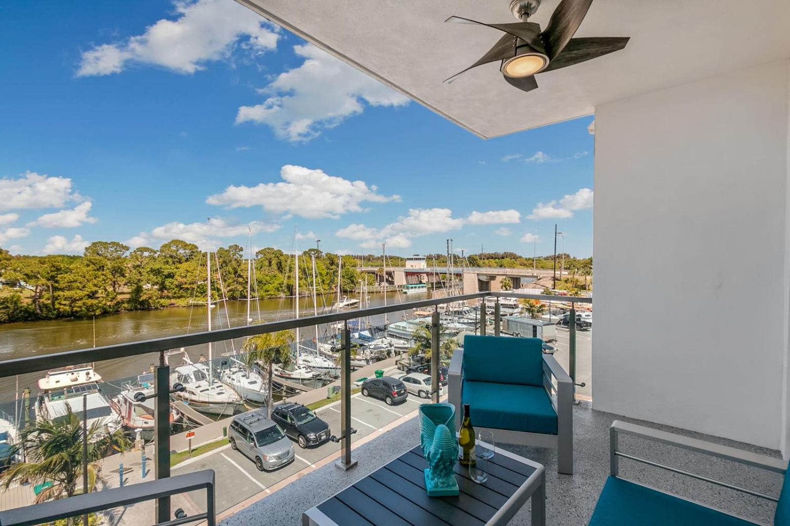 Cape Crossing Resort & Marina