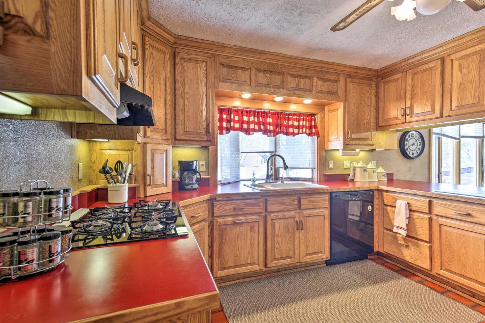 Simple Cranberry and Wine Farm Home with Fire Pit!