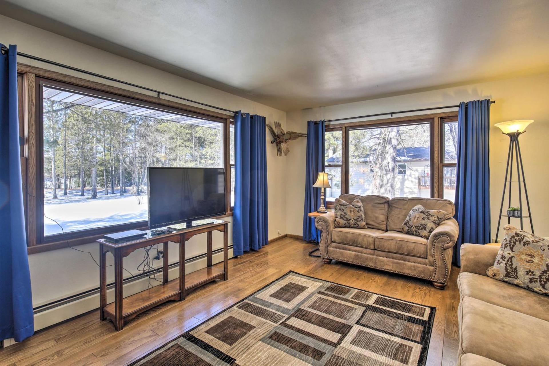 Simple Cranberry and Wine Farm Home with Fire Pit!