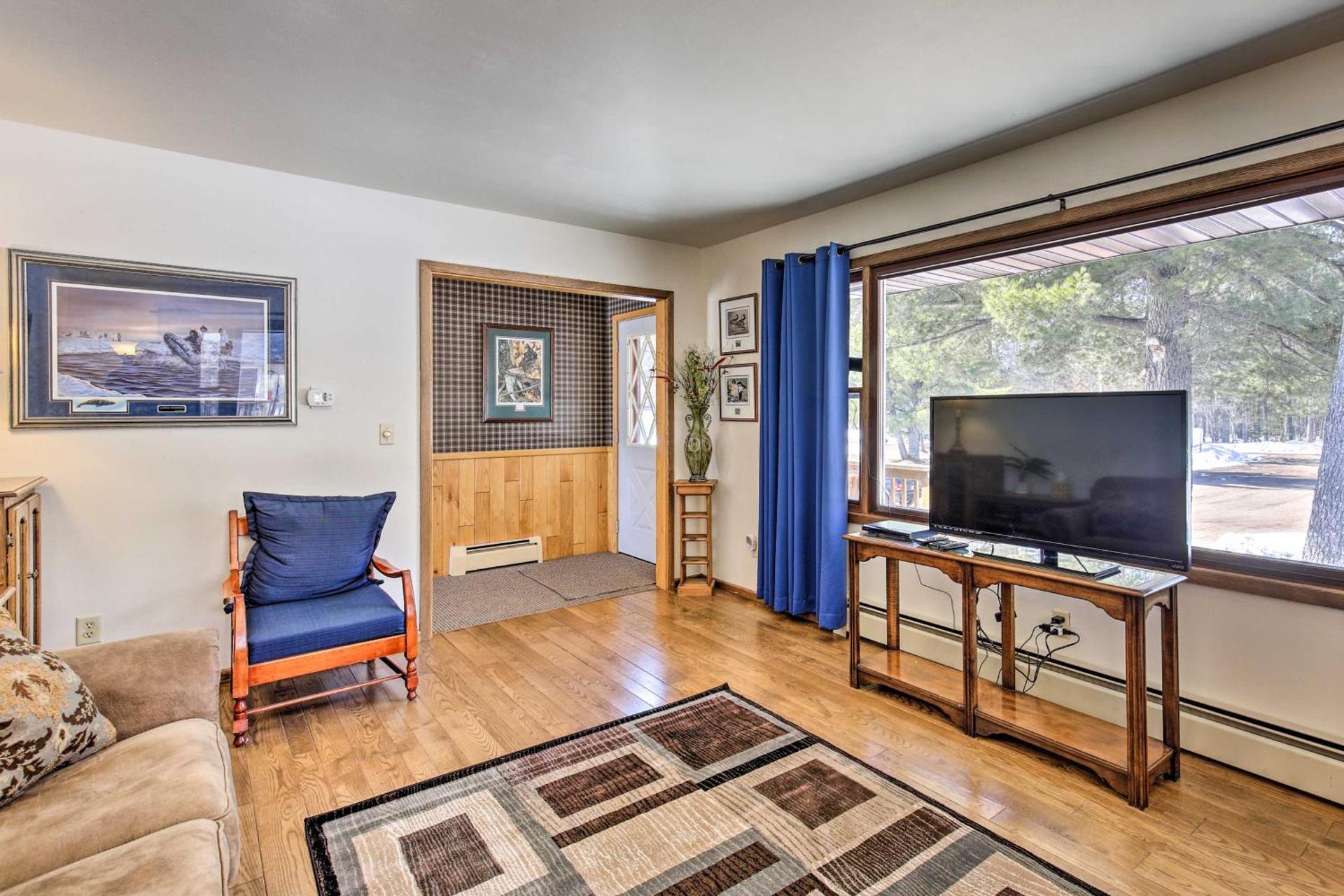 Simple Cranberry and Wine Farm Home with Fire Pit!