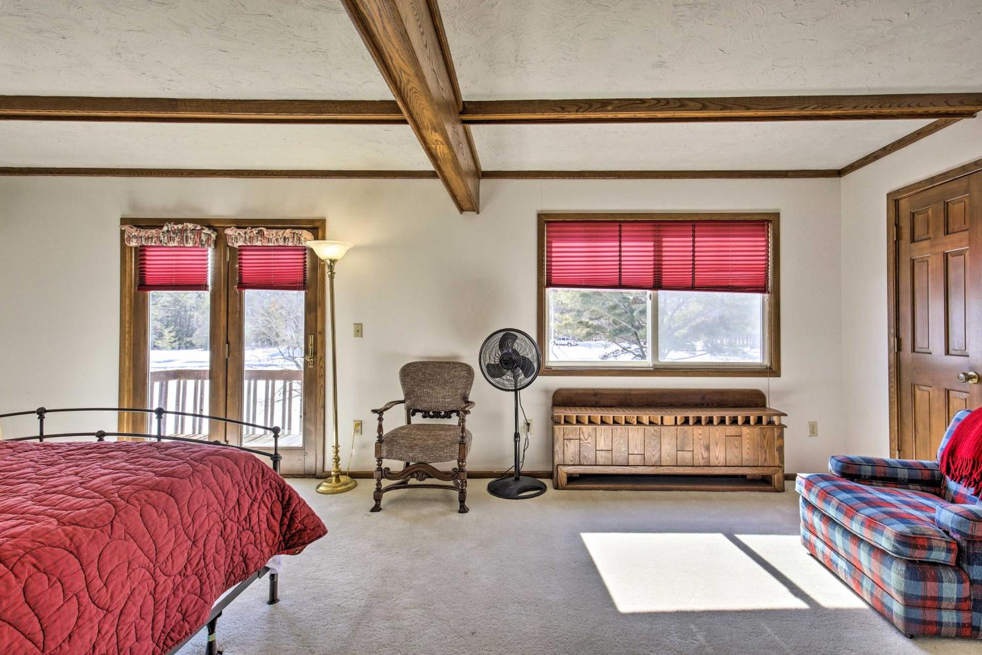 Simple Cranberry and Wine Farm Home with Fire Pit!