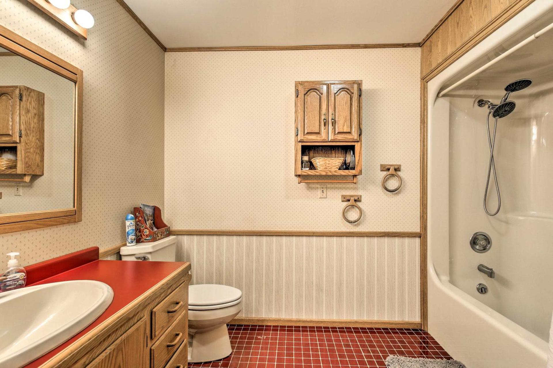 Simple Cranberry and Wine Farm Home with Fire Pit!