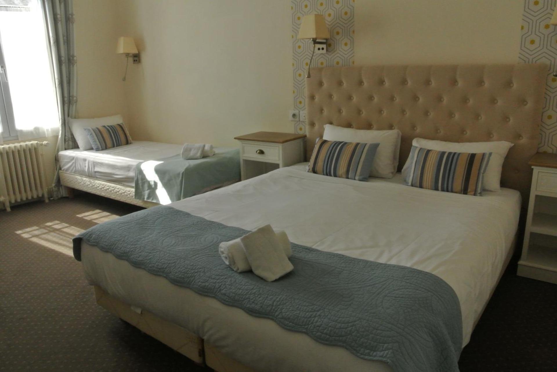 Triple Room with Shower - 2 Beds