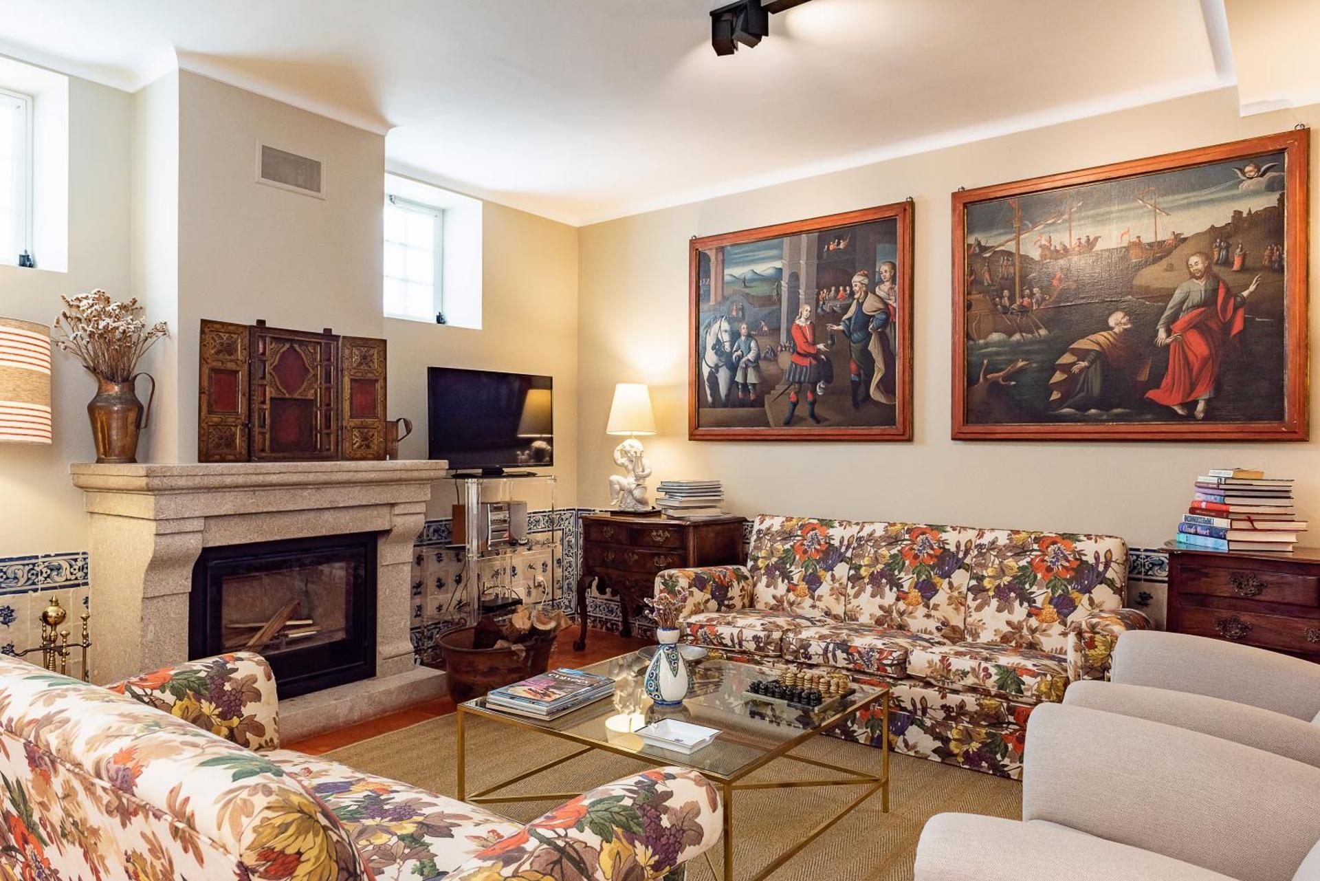 Communal lounge/ TV room