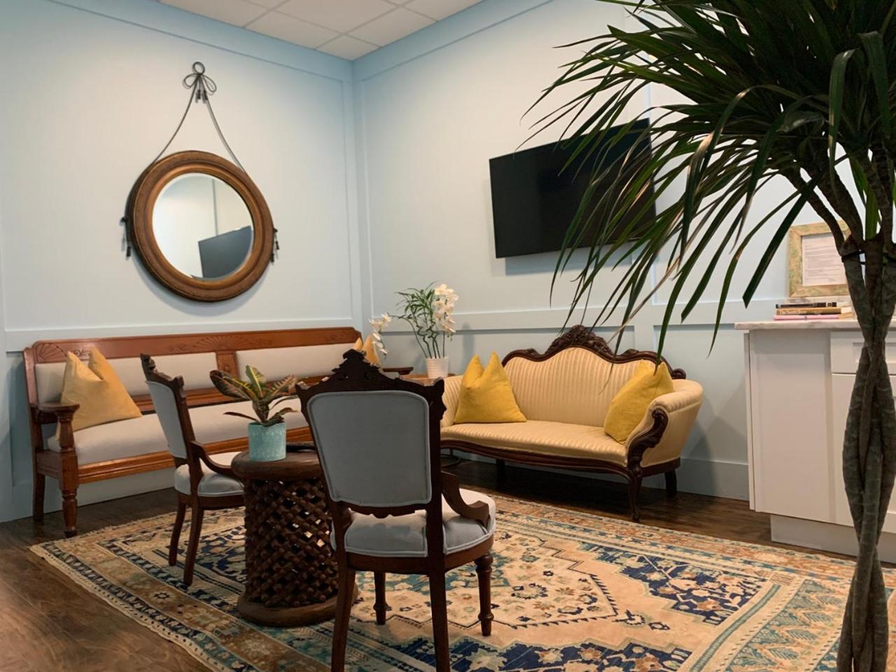 Communal lounge/ TV room