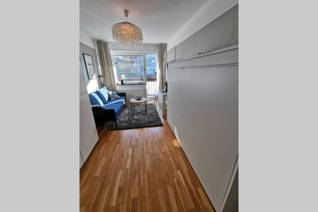 Stilren studiolägenhet på 20 kvm nära havet och centrum! Stationsterrassen 7