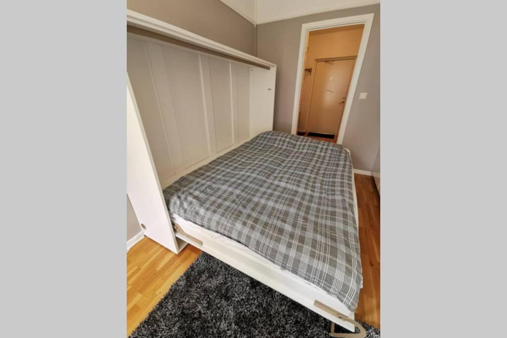 Stilren studiolägenhet på 20 kvm nära havet och centrum! Stationsterrassen 7