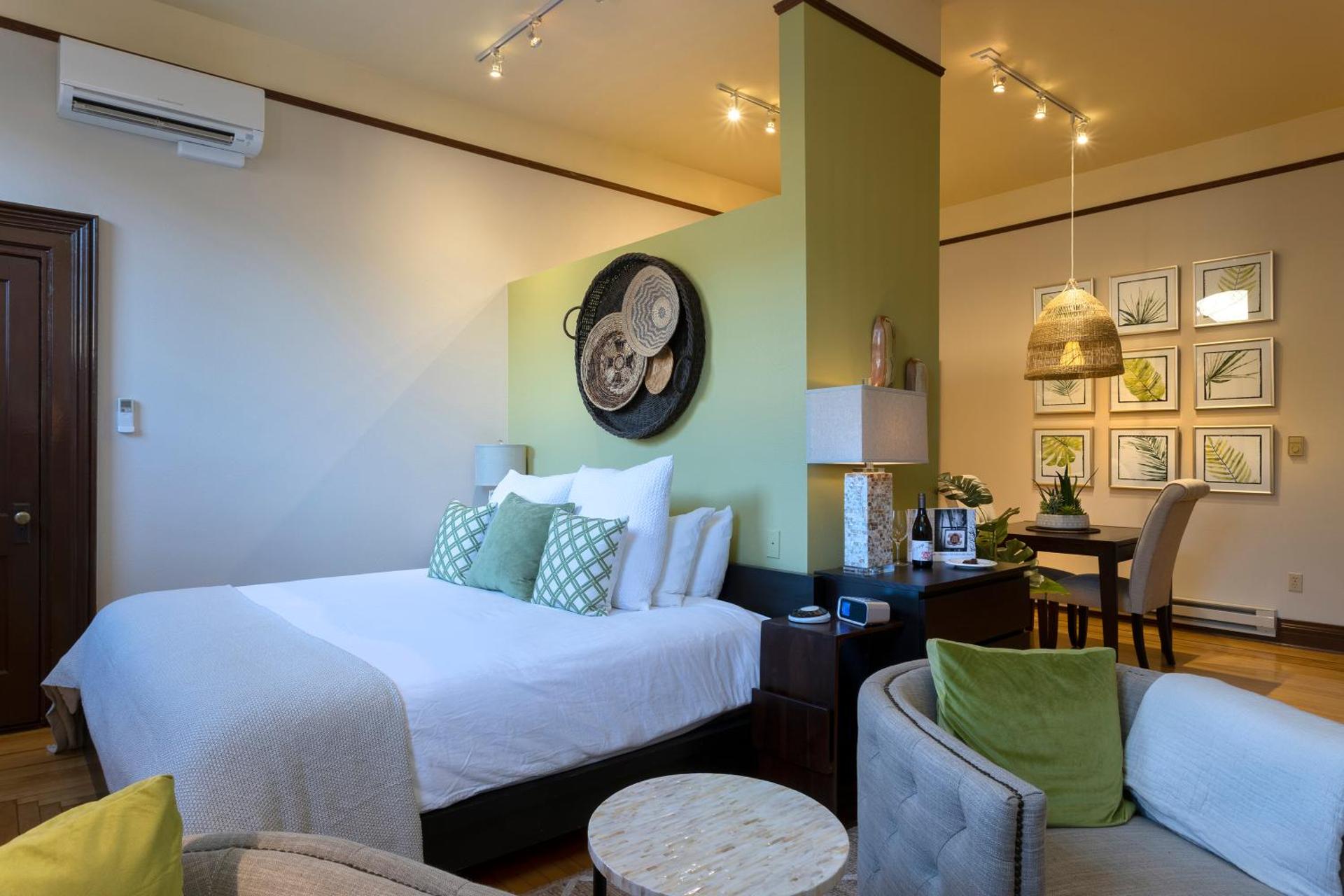 Photo of the whole room