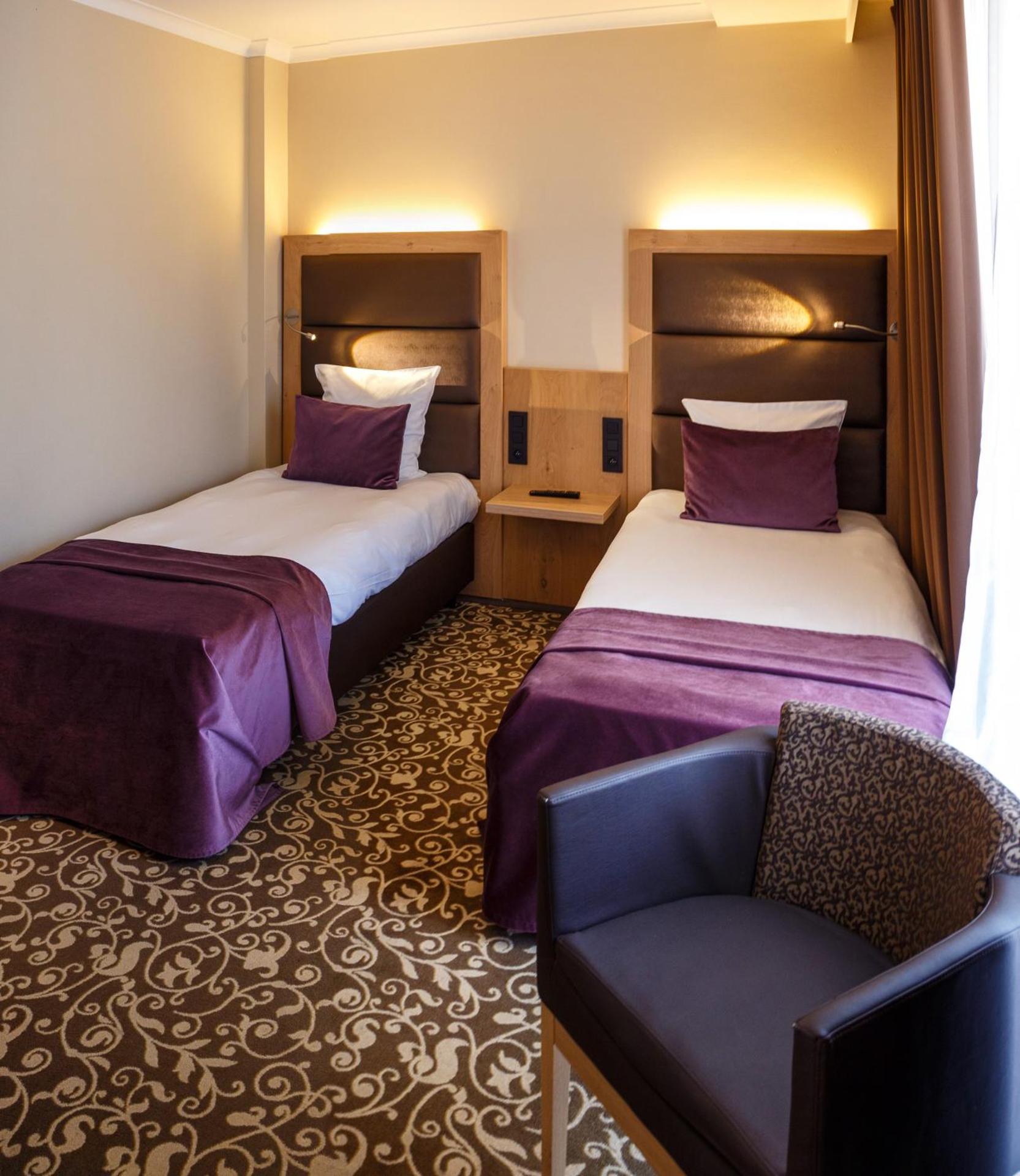 Family Room (2 Adults + 2 Children)