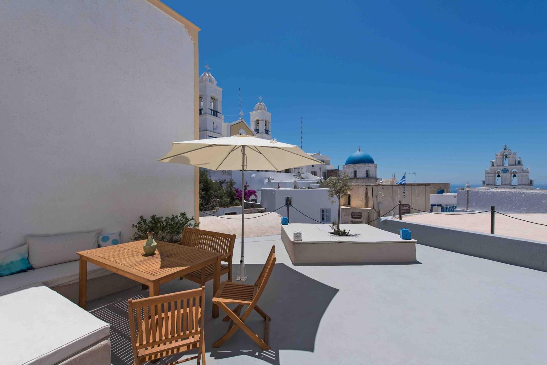 Sandandstone villa Santorini