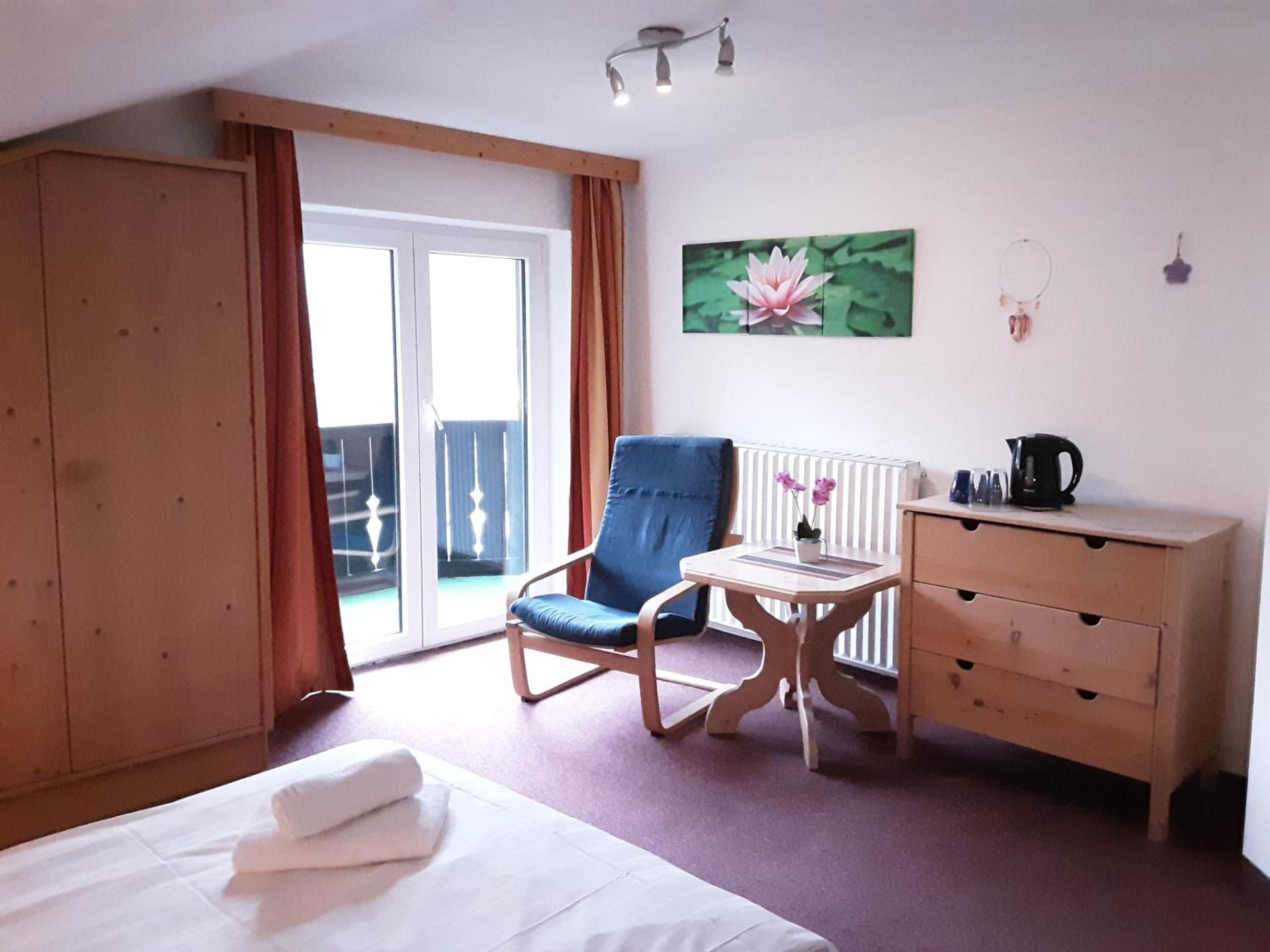 Deluxe Three-Bedroom Apartment with Balcony