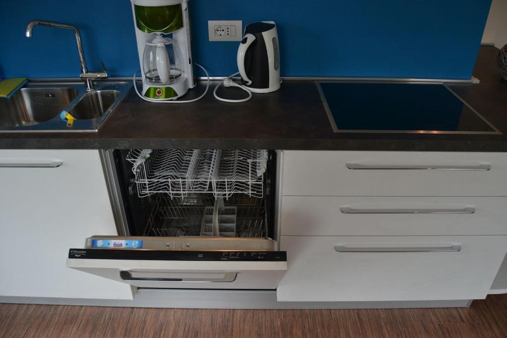 Casa CONTE air conditioning, near Station, Center and Ferry to Bellaggio